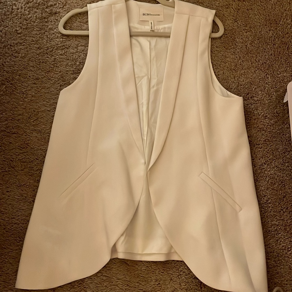 BCBGeneration woman’s white vest